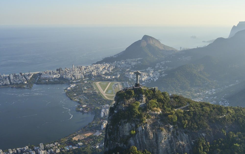 La baie de Rio vue depuis le Corcovado — un décor irréel qui ne lasse jamais