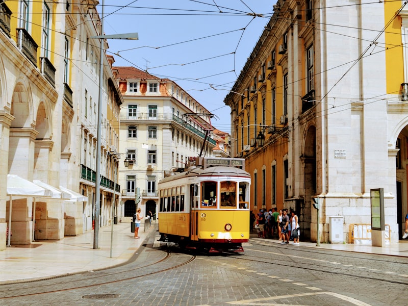 Lisbonne, Portugal — tramway jaune